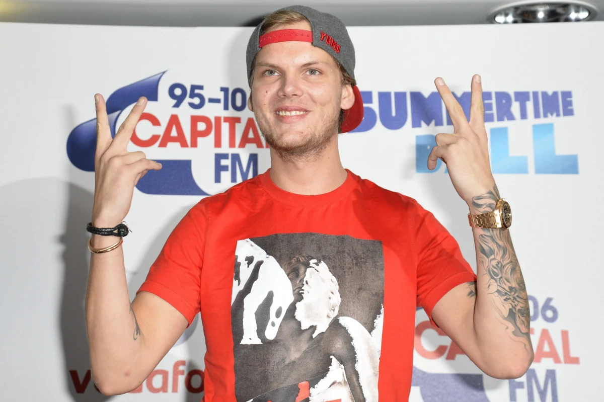 ​Hokejowa reprezentacja Szwecji przed wyjazdem na mistrzostwa świata do Danii zagra w turnieju towarzyskim. Przed spotkaniami w Sztokholmie będzie grana wyłącznie muzyka zmarłego w piątek szwedzkiego muzyka Tima Berglinga, znanego na świecie jako Avicii.