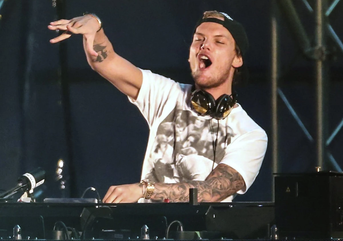 Tim Bergling (†28 l.), znany jako Avicii, nie żyje. Ta wiadomość była szokiem. Zaskoczenie u niektórych wywołały też wpisy byłej dziewczyny artysty. Emily postanowiła podzielić się ze światem swoim smutkiem oraz... sms-ami, jakie wymieniała niegdyś z Aviciim.
