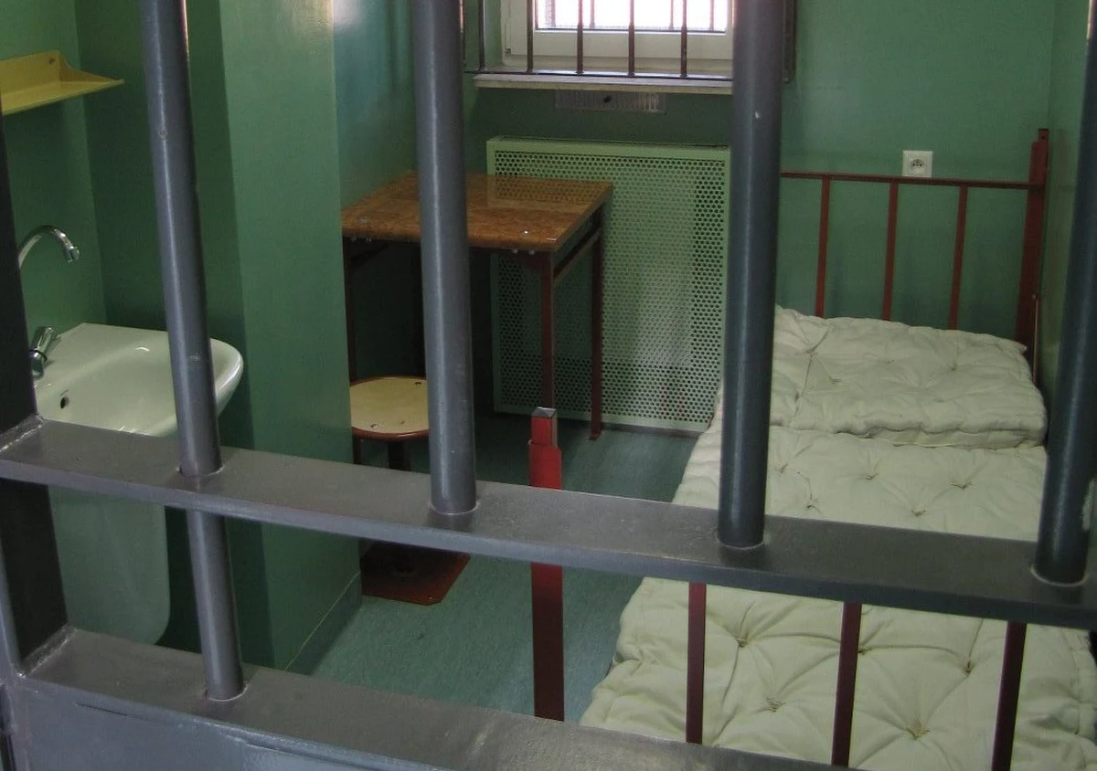 Marek M., pseudonim "Oczko", podejrzany o udział w zorganizowanej grupie przestępczej, został w poniedziałek zwolniony z aresztu. Dzień później - właśnie w związku z decyzją o zamianie aresztu "Oczki" na poręczenie majątkowe - prokurator generalny Zbigniew Ziobro odwołał z funkcji szefową szczecińskiego departamentu Prokuratury Krajowej i prokuratora referenta.