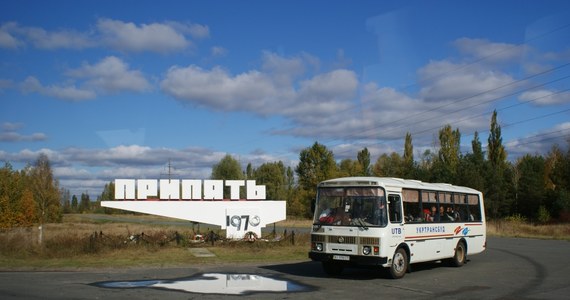 32 lata temu doszło do awarii reaktora nr 4 w czarnobylskiej elektrowni jądrowej. Dziś tak zwana Strefa Wykluczenia jest tylko z pozoru miejscem niedostępnym. Z roku na rok wzrasta bowiem liczba osób, które odwiedzają to miejsce, a Polacy od paru lat plasują się w ścisłej czołówce.