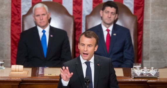 Prezydent Francji Emmanuel Macron zaapelował do USA, by odrzuciły pokusę nacjonalizmu i angażowały się na świecie. Jego zdaniem Ameryka nie powinna wycofywać się z umowy nuklearnej z Iranem, dopóki nie zostanie zawarte szersze międzynarodowe porozumienie. Macron wygłosił przemówienie podczas wspólnej sesji obu izb Kongresu; według agencji AFP wypowiadający się po angielsku francuski prezydent został ciepło przyjęty przez kongresmenów.