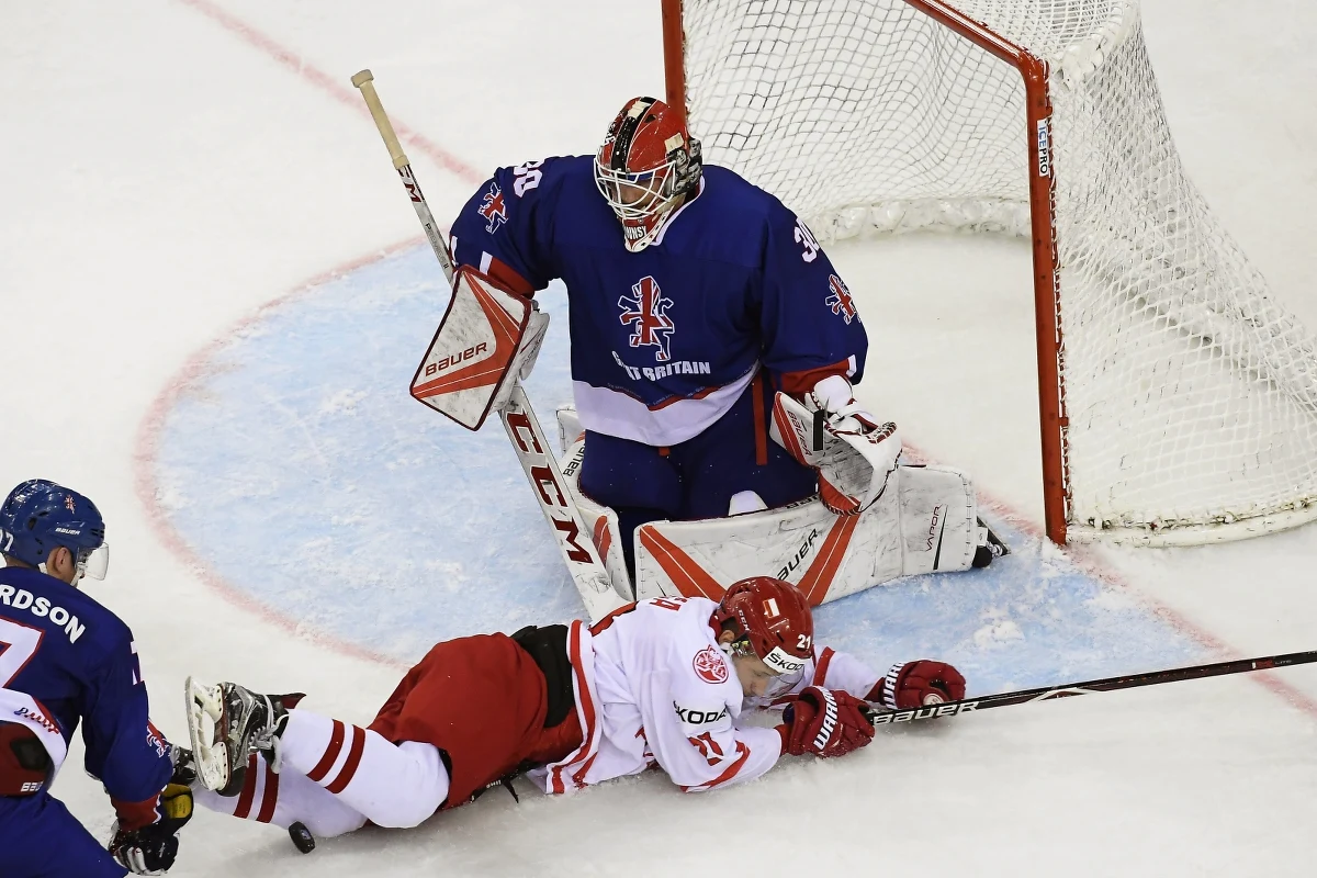 Polacy w środę przegrali w Budapeszcie z Wielką Brytanią 3:5 (1:2, 2:0, 0:3) w swoim trzecim występie w mistrzostwach świata Dywizji 1A w hokeju na lodzie. Wcześniej biało-czerwoni ulegli Włochom 1:3 i pokonali Słoweńców 4:2.