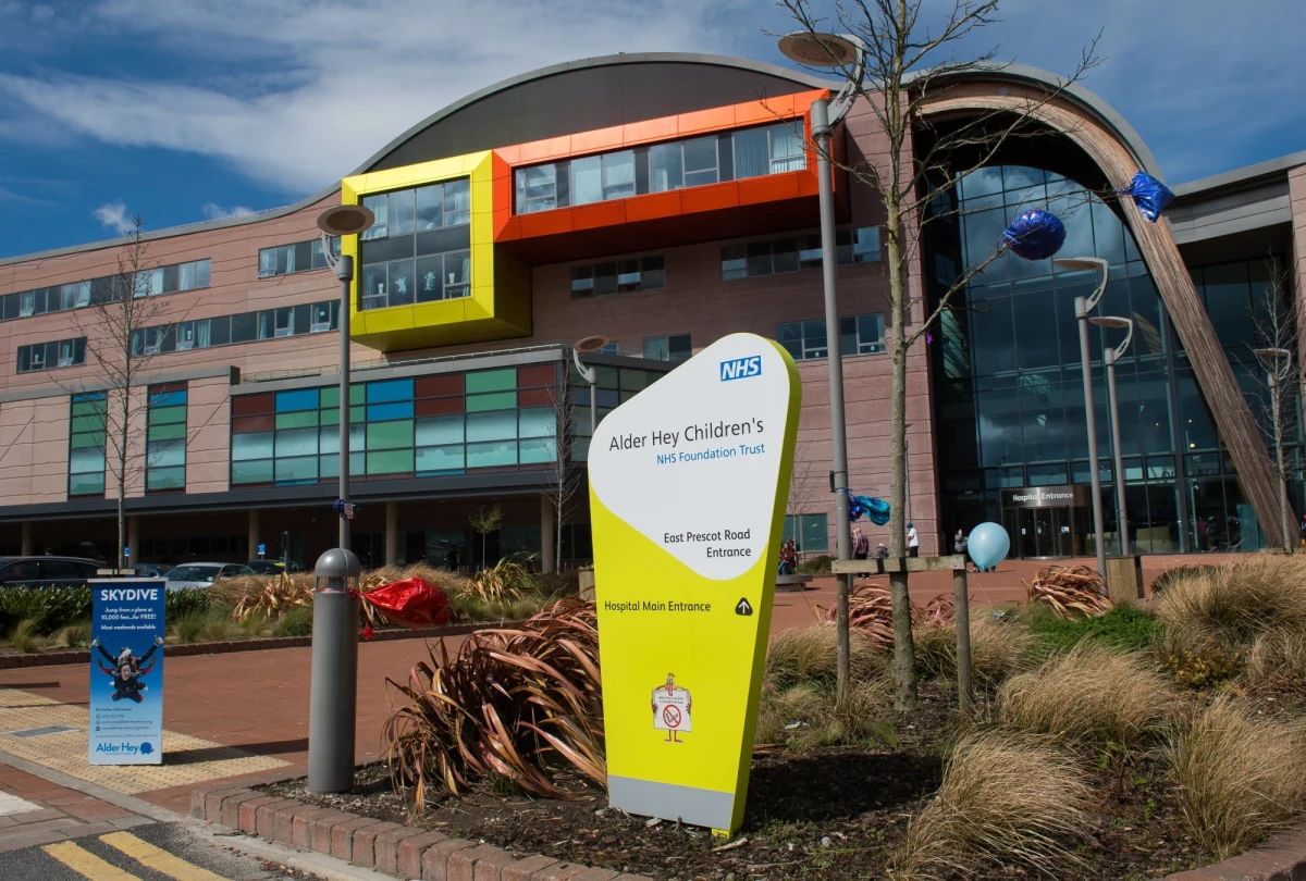 Brytyjski sąd apelacyjny odrzucił apelację rodziców niespełna dwuletniego Alfiego Evansa ws. decyzji sądu niższej instancji o zaprzestaniu podtrzymywania go przy życiu i braku zgody na przewiezienie chłopca do Włoch - poinformowała telewizja Sky News.