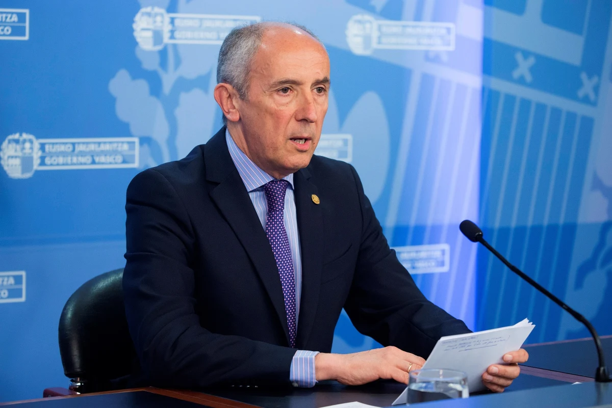 Baskijska organizacja terrorystyczna ETA przekazała w środę francuskiej policji dwie skrzynie z bronią palną. Ten gest “dobrej woli” ma być, według separatystycznych bojówkarzy, wstępem do samorozwiązania struktur ETA.