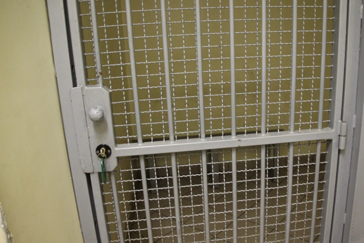 ​Jeleniogórski sąd aresztował na trzy miesiące 35-letniego Radosława S., podejrzanego o zabójstwo mężczyzny w jednym z parków. Miał zadać ofierze co najmniej dziewięć ciosów nożem.