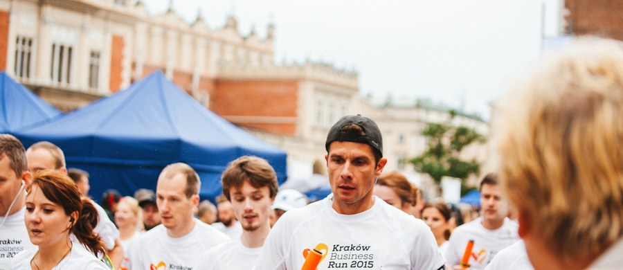 W dniu 22 maja o godzinie 12:00 ruszą zapisy do Kraków Business Run. Ten charytatywny bieg biznesowy w formie pięcioosobowej sztafety odbędzie się 2 września i pod Wawelem wystartuje już po raz siódmy.
