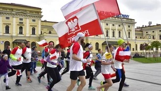 Paralotnią, balonem, na spadochronie, motorówką! 2 maja rusza biało-czerwona sztafeta RMF FM 