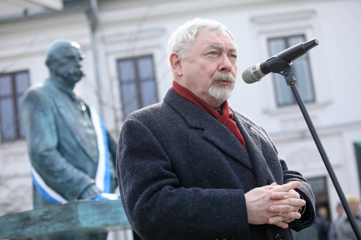 Prezydent Krakowa Jacek Majchrowski powtórzył, że w trakcie długiego majowego weekendu, zdecyduje, czy będzie ubiegał się o reelekcję. Jak ocenił, Małgorzata Wassermann jest "znacznie lepszym kandydatem, niż inni, którzy się systematycznie zgłaszają".