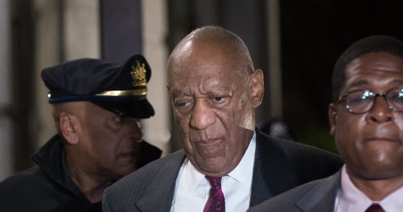 Słynny amerykański aktor Bill Cosby został w czwartek uznany za winnego przemocy seksualnej wobec Andrei Constand. Wyrok został wydany przez sąd w Pensylwanii po trzech tygodniach procesu. Komikowi grozi 30 lat więzienia.  
