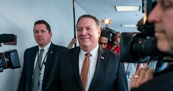 Senat USA w głosowaniu podczas sesji plenarnej zatwierdził Mike'a Pompeo na stanowisku sekretarza stanu. Pompeo - do tej pory dyrektor Centralnej Agencji Wywiadowczej (CIA) - będzie 70. sekretarzem stanu w historii Stanów Zjednoczonych.