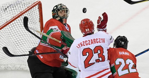 Polska przegrała w Budapeszcie z Węgrami 2:3 (0:2, 2:0, 0:1) w swoim czwartym występie w mistrzostwach świata Dywizji 1A w hokeju na lodzie. Wcześniej biało-czerwoni ulegli Włochom 1:3 i Wielkiej Brytanii 3:5 oraz pokonali Słowenię 4:2.