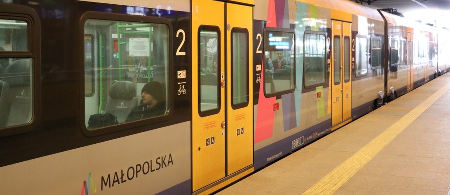 Podhalańska Kolej Regionalna zaczęła cykliczne kursowanie w piątek. Dzięki niej z Nowego Targu do Zakopanego dotrzemy w 24 minuty. Pociągi odjeżdżają co godzinę, a bilet kosztuje 4 złote.