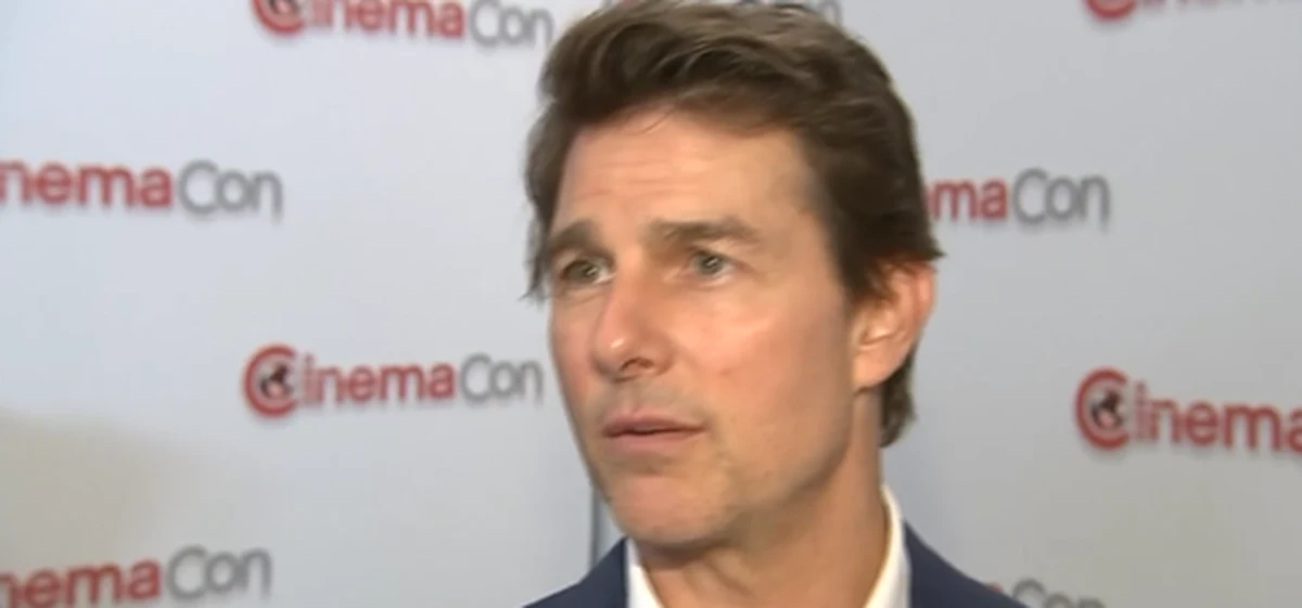 Tom Cruise doznał kontuzji w trakcie kręcenia sceny kaskaderskiej do najnowszej części „Mission: Impossible”, co uniemożliwiło mu dalszą pracę na planie. Gwiazdor opowiedział, jak udało mu się dojść do siebie w tak krótkim czasie.