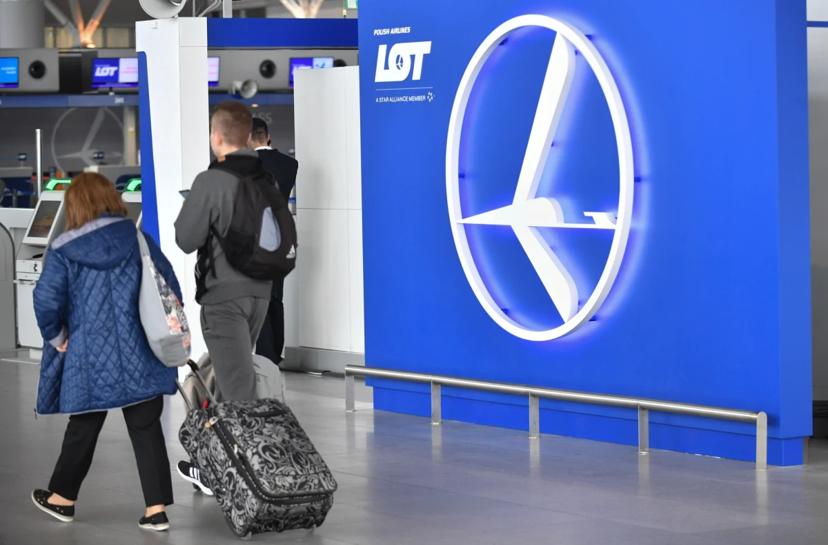 Prezes PLL LOT twierdzi, że od 1 maja nie będzie żadnego strajku. „Z ogromną ulgą chciałbym wszystkich pasażerów poinformować o tym, że majówka jest bezpieczna i możecie bezpiecznie lecieć LOT-em, żadnego strajku w majówkę nie będzie” – oświadczył. Wyjaśnił też, że sąd przychylił się do wniosku zarządu PLL LOT i zakazał przeprowadzania strajku na podstawie referendum związków zawodowych.