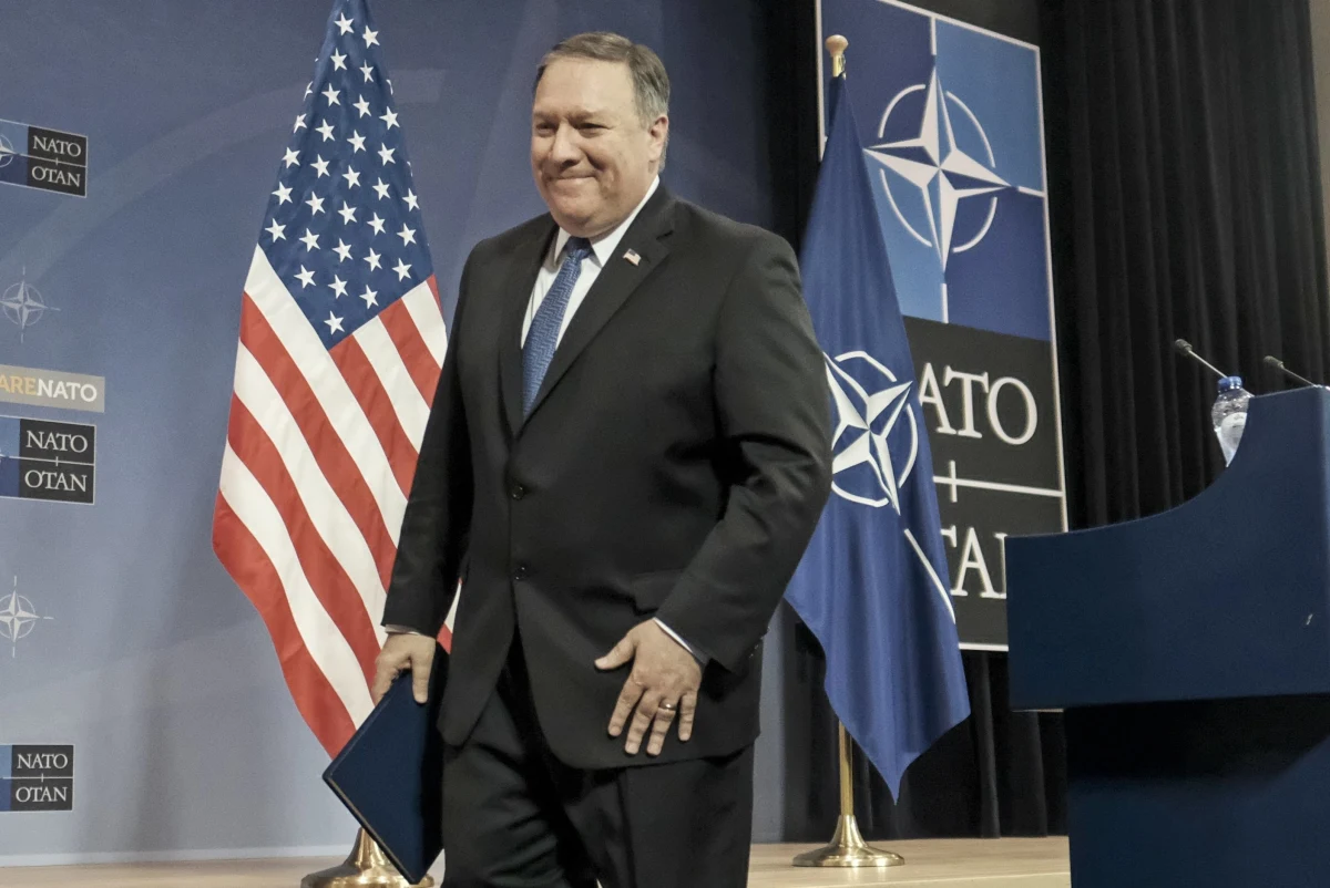 "​Rozmawiając z przywódcą Korei Północnej Kim Dzong Unem, odniosłem wrażenie, że z powagą podchodzi do obecnych rozmów w sprawie koreańskiego programu nuklearnego" - powiedział w Brukseli sekretarz stanu USA Mike Pompeo. Podczas konferencji kończącej rozmowy ministrów spraw zagranicznych NATO Pompeo skomentował swoje spotkanie z północnokoreańskim przywódcą, które odbyło się dwa tygodnie temu.