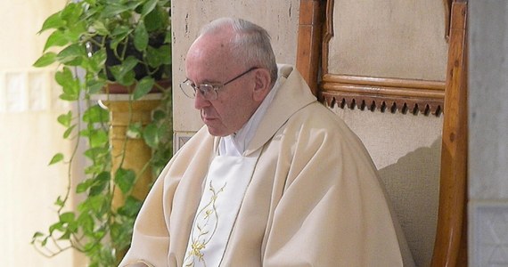 Papież Franciszek spotkał się z pierwszą osobą z grupy ofiar księdza pedofila z Chile, przybyłych do Watykanu - podały media. Franciszek zaprosił trzech mężczyzn, którzy przed laty byli wykorzystywani przez księdza Fernando Karadimę.
