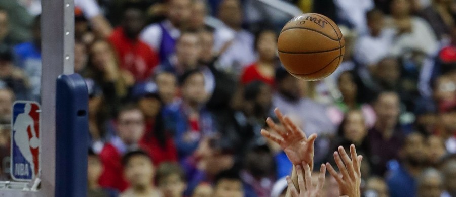 Marcin Gortat zdobył tylko dwa punkty, a jego Washington Wizards ulegli u siebie Toronto Raptors 92:102 w meczu 1. rundy fazy play off koszykarskiej ligi NBA. W rywalizacji do czterech zwycięstw "Czarodzieje" przegrali 2-4 i dla nich sezon się zakończył.