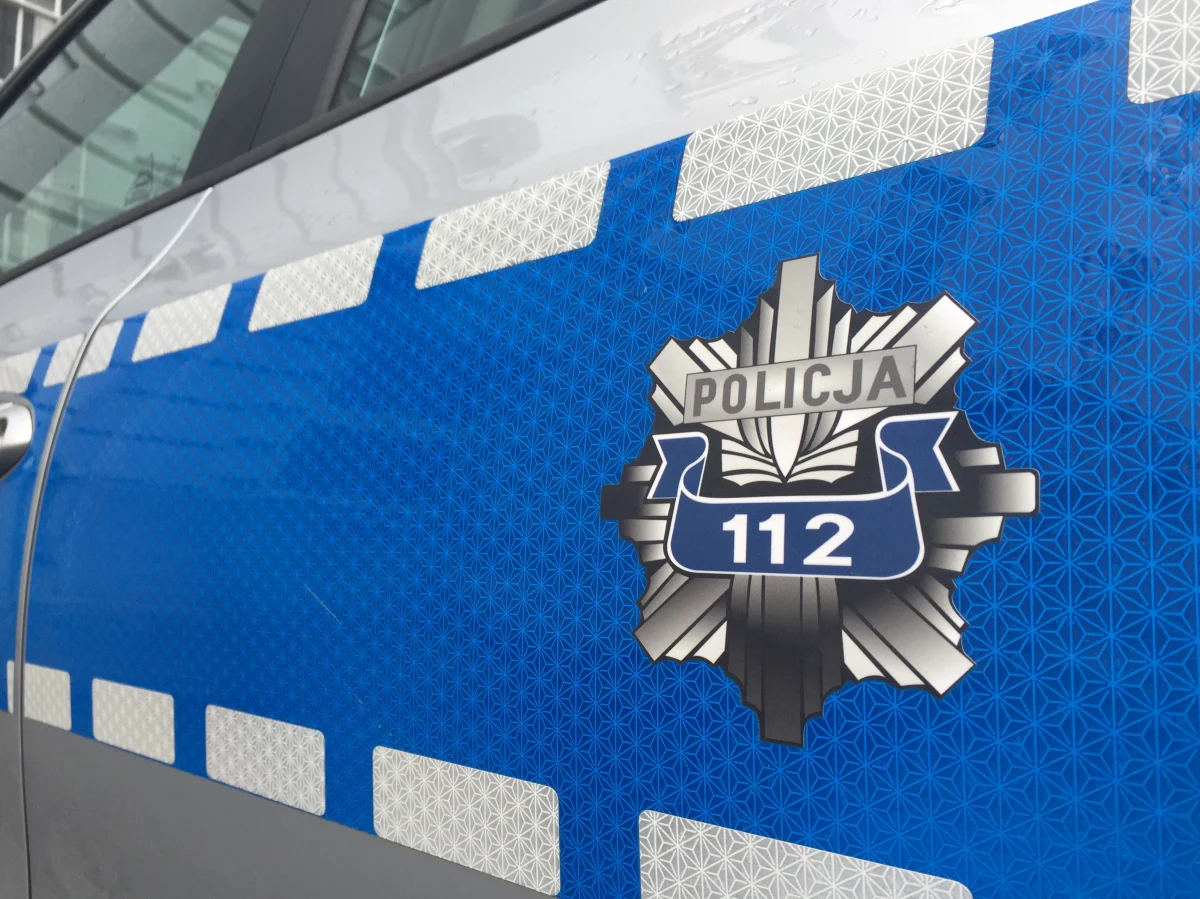 Na skrzyżowaniu ulic Ryżowej i Dzieci Warszawy w piątek wieczorem doszło do ataku po którym zginął mężczyzna. Atak miał miejsce w jednym z barów gastronomicznych. "Ustalamy personalia napastników" - komentuje Monika Brodowska z Komendy Stołecznej Policji.
