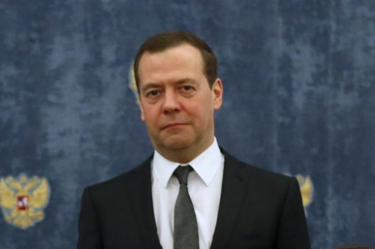 ​Premier Rosji Dmitrij Miedwiediew ocenił, że odpowiedzią na restrykcje nałożone przez USA na przedstawicieli Moskwy mogłyby być indywidualne sankcje wobec obywateli amerykańskich. Ocenił, że celem sankcji USA jest zaszkodzenie Rosji i jej gospodarce.