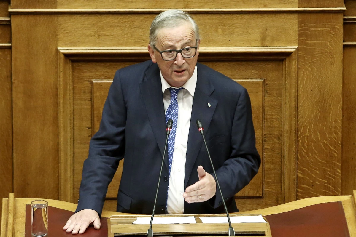 ​Europa i Rosja muszą odbudować kontakty i skończyć z "zimnowojenną retoryką" - powiedział szef KE Jean-Claude Juncker w wywiadzie opublikowanym w sobotę w holenderskim portalu "Trouw". Dodał, że prezydent  Rosji Władimir Putin jest jego przyjacielem.