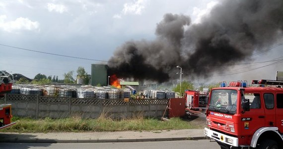 Strażacy ugasili duży pożar w Katowicach - Szopienicach. W tej chwili na miejscu jest już tylko jeden zastęp straży pożarnej, który pilnuje pogorzeliska. 
