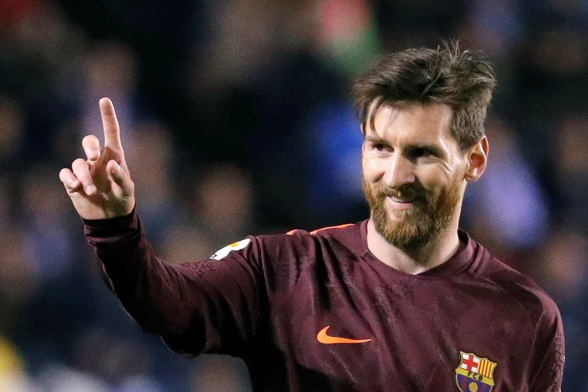 ​Piłkarze Barcelony po raz 25. w historii wywalczyli mistrzostwo Hiszpanii. W niedzielnym meczu 35. kolejki pokonali na wyjeździe Deportivo La Coruna 4:2. Trzy bramki zdobył Lionel Messi.