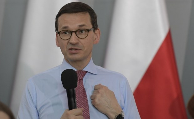 „Zaangażujemy dodatkowe środki w profesjonalne leczenie nowotworów i chorób serca; to te choroby odpowiadają za 75 proc. zgonów w Polsce” - powiedział premier Mateusz Morawiecki podczas spotkania z mieszkańcami Żnina w województwie kujawsko-pomorskim.