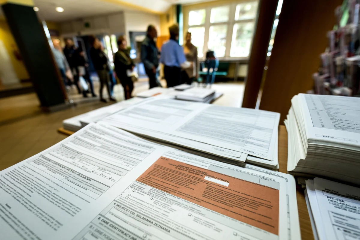 Kukiz'15 chce likwidacji podatku dochodowego od osób fizycznych (PIT). To podatek niesprawiedliwy, skomplikowany i generujący nieprawdopodobną biurokrację - powiedział wicemarszałek Sejmu Stanisław Tyszka (Kukiz'15).