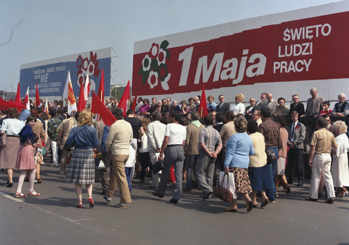 Szkoda, że Trzecia RP nie zerwała z tą tradycją narzuconą przez okupantów. Każdy wolny dzień to miła rzecz, ale prawdziwy dzień pracy można byłoby obchodzić w innym terminie, np. 31 sierpnia, w rocznicę podpisania Porozumień Gdańskich. Pomimo wszystkiego życzę udanej "majówki", spędzonej z rodziną i przyjaciółmi!