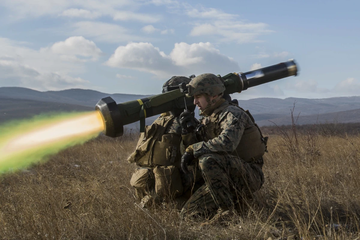 Prezydent Ukrainy Petro Poroszenko potwierdził w poniedziałek, że ukraińskie siły zbrojne otrzymały amerykańskie systemy przeciwpancerne Javelin. Ocenił, że znacząco wzmocni to potencjał obrony Ukrainy przed rosyjską agresją.
