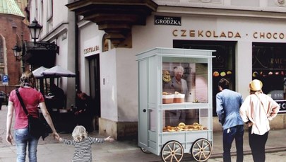 Z ulic Krakowa znikną stare wózki do sprzedaży obwarzanków i pamiątek, będą nowe!