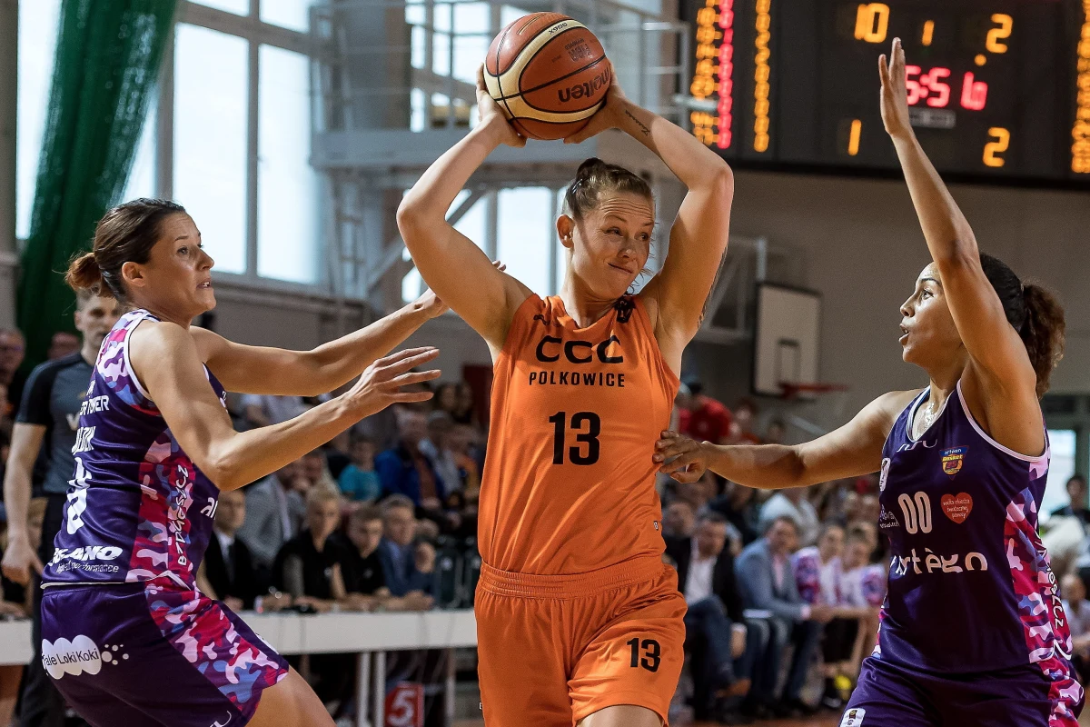 Koszykarki CCC Polkowice pokonały Artego Bydgoszcz 59:46 (22:12, 15:8, 10:7, 12:19) w trzecim meczu finału play off i w rywalizacji do trzech wygranych zwyciężyły 3-0 zdobywając mistrzostwo Polski. Dla zespołu z Dolnego Śląska to drugi tytuł w historii.