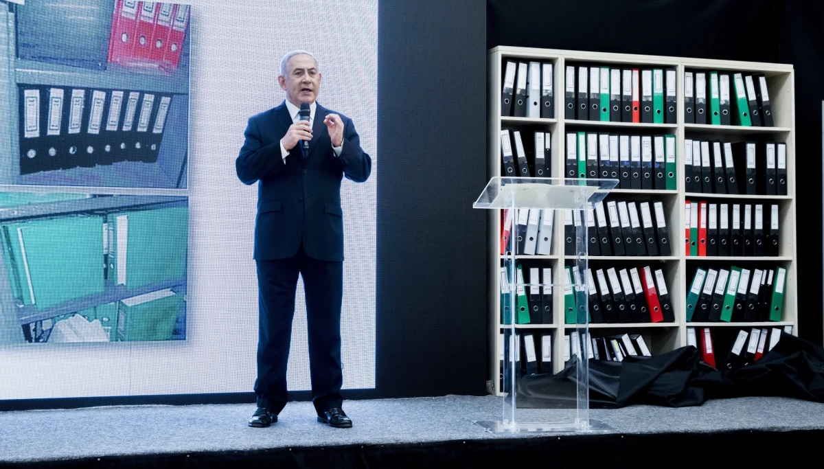 Premier Izraela Benjamin Netanjahu oświadczył, że Iran kłamał w sprawie swojego programu jądrowego, a po podpisaniu porozumienia nuklearnego "poszerzał wiedzę o broni jądrowej dla wykorzystania jej w przyszłości". "Przywódcy Iranu ciągle zaprzeczają, że dążył on kiedykolwiek do uzyskania broni jądrowej. Dziś wieczorem jestem tutaj, aby powiedzieć jedno: Iran kłamał" - powiedział Netanjahu w przemówieniu wygłoszonym po angielsku i transmitowany przez izraelskie telewizje.