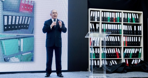 Premier Izraela Benjamin Netanjahu oświadczył, że Iran kłamał w sprawie swojego programu jądrowego, a po podpisaniu porozumienia nuklearnego "poszerzał wiedzę o broni jądrowej dla wykorzystania jej w przyszłości". "Przywódcy Iranu ciągle zaprzeczają, że dążył on kiedykolwiek do uzyskania broni jądrowej. Dziś wieczorem jestem tutaj, aby powiedzieć jedno: Iran kłamał" - powiedział Netanjahu w przemówieniu wygłoszonym po angielsku i transmitowany przez izraelskie telewizje.