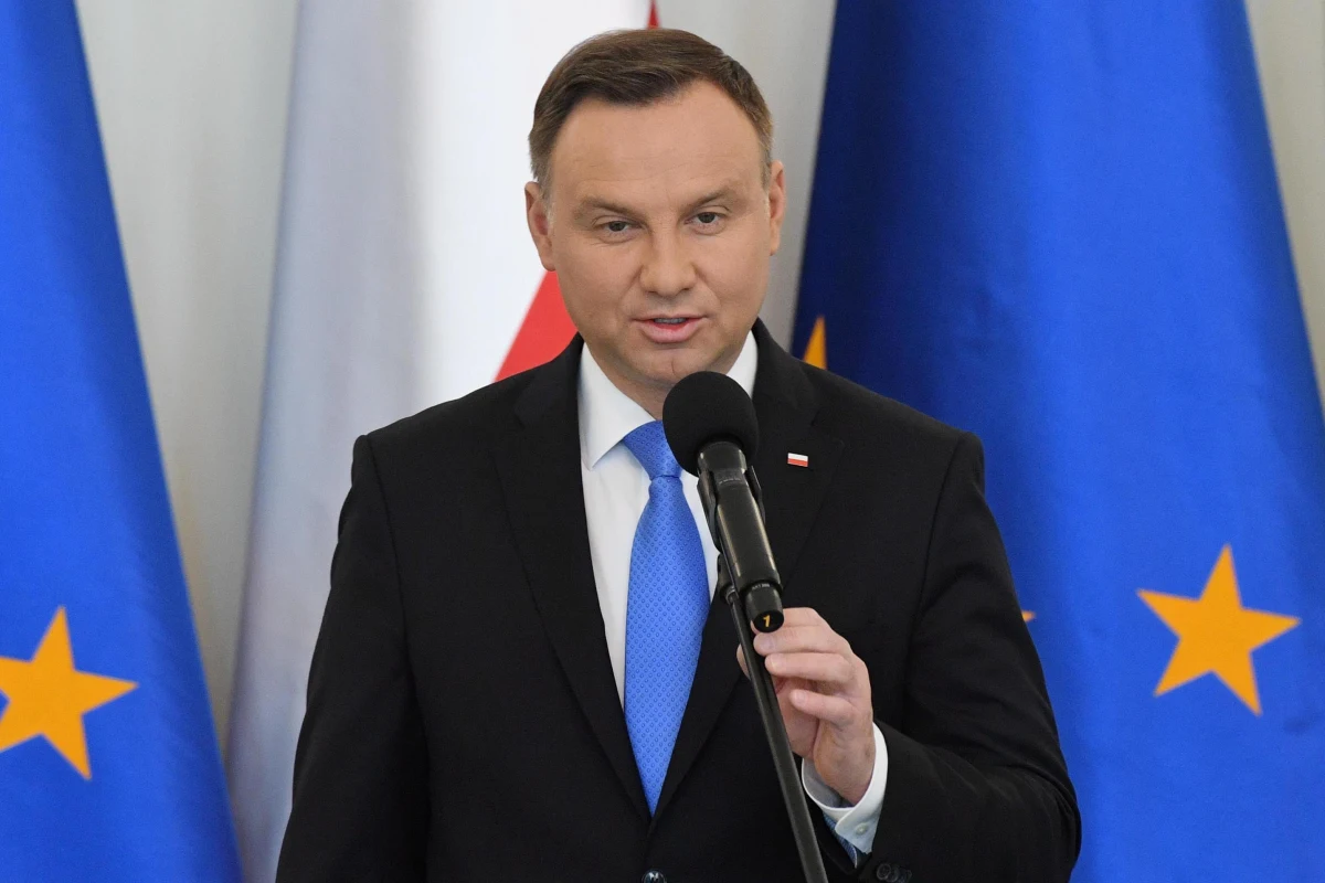 Prezydent Andrzej Duda najprawdopodobniej zaproponuje nową datę referendum konsultacyjnego w sprawie zmiany konstytucji - dowiedział się nieoficjalnie reporter RMF FM Patryk Michalski. Wcześniej Andrzej Duda chciał, żeby do głosowania doszło 11 listopada.
