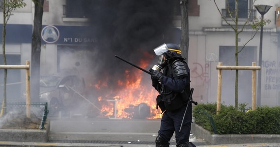 ​Manifestacje 1-majowe we Francji przebiegły we wtorek spokojnie w głównych miastach na prowincji, natomiast w Paryżu doszło do starć.  Ponad 1,5 tysiąca członków skrajnie lewicowych bojówek, chuliganów i członków młodzieżowych band z imigranckich przedmieść zaatakowało kamieniami i butelkami z benzyną policjantów, którzy odpowiedzieli palkami, gazem łzawiącym i armatkami wodnymi! 