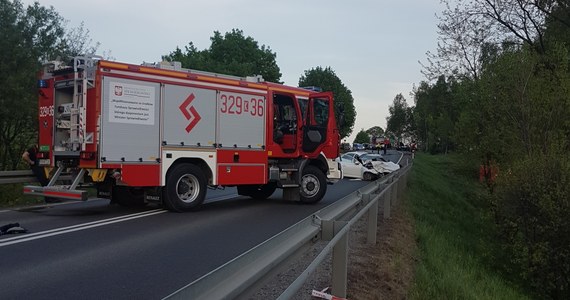 ​Tragedia na drodze w Małopolsce. W wyniku zderzenia w Woli Filipowskiej trzech samochodów zginęły trzy osoby, a cztery zostały ranne. Informację w tej sprawie i zdjęcie z miejsca wypadku otrzymaliśmy na Gorącą Linię RMF FM.