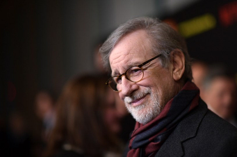 Spielberg rozumiał, iż to co powiedział, odbije się w Polsce głośnym echem- podkreślił w rozmowie z PAP prezes fundacji From the Depths Jonny Daniels, komentując słowa reżysera, nawiązujące do noweli ustawy o IPN. Musimy być krytyczni wobec tej wypowiedzi - dodał.