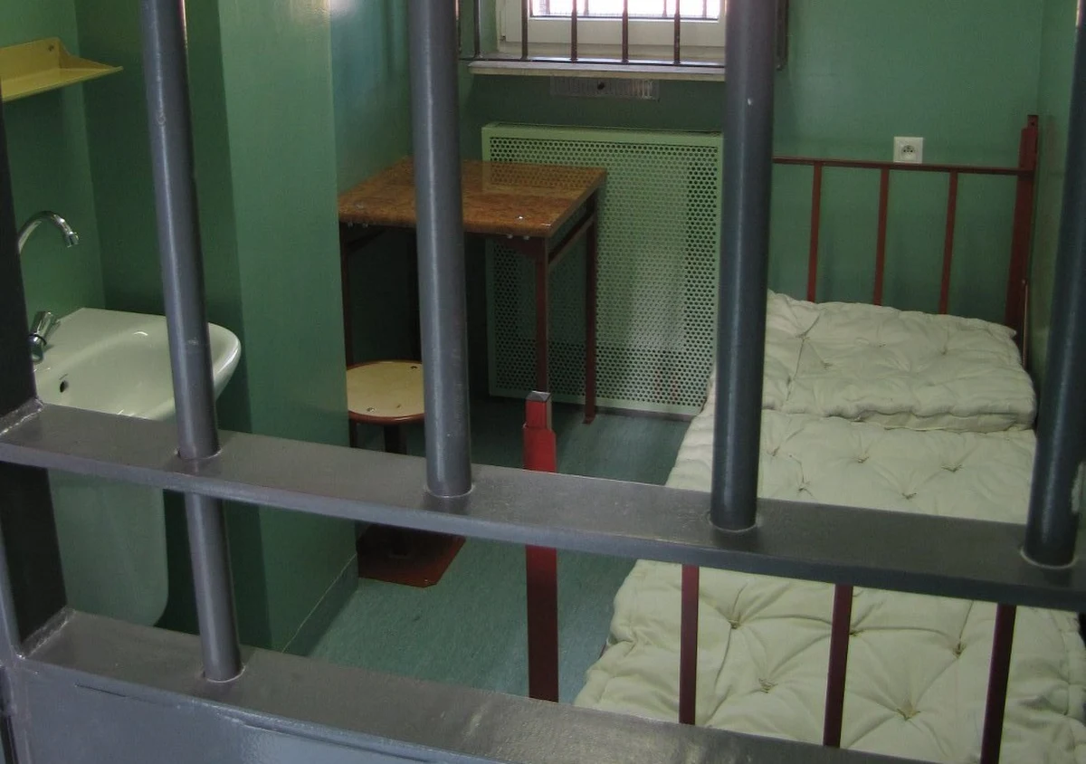 Jest tymczasowy areszt dla mężczyzny, który kilka dni temu w Zabrzu strzelał do swojego brata. Taką decyzję podjął właśnie sąd. Co ciekawe, zaraz po zatrzymaniu podejrzanego prokuratorski wniosek o areszt został odrzucony.