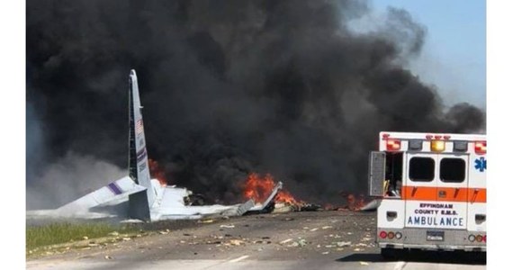 Wojskowy samolot transportowy Hercules C-130 rozbił się w Savannah w stanie Georgia w Stanach Zjednoczonych. W katastrofie w pobliżu międzynarodowego lotniska Hilton Head, w pobliżu ruchliwego skrzyżowania koło miasta, zginęło co najmniej 5 osób. 