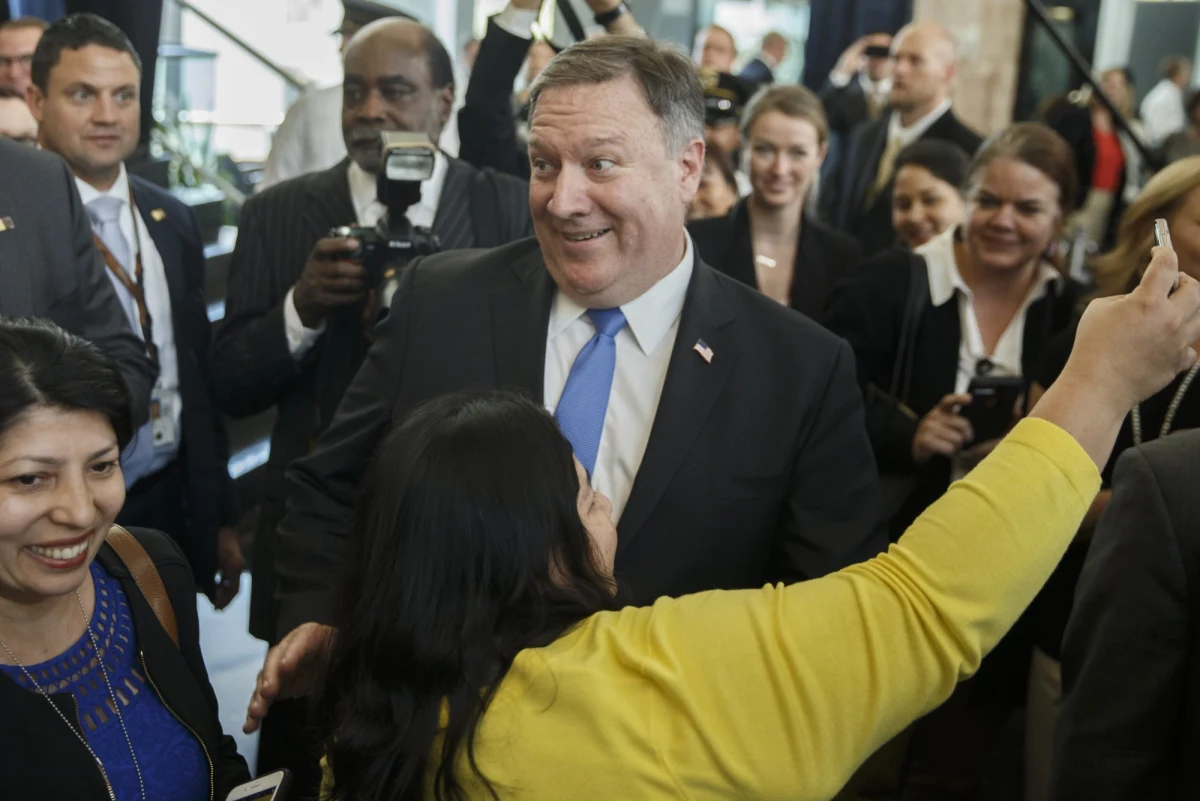 ​Nowy szef amerykańskiej dyplomacji, zaprzysiężony w środę Mike Pompeo,  zobowiązał się do "natychmiastowego zlikwidowania programu broni masowego rażenia Korei Północnej", mówiąc, że Stany Zjednoczone mają "bezprecedensową okazję do zmiany biegu historii".