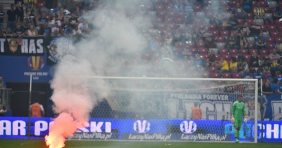 Komisja Dyscyplinarna PZPN zajmie się wydarzeniami, do jakich doszło podczas finału Pucharu Polski na PGE Narodowym. Legia Warszawa pokonała Arkę Gdynia 2:1. Kibice obu drużyn używali środków pirotechnicznych, a mecz był przerywany.