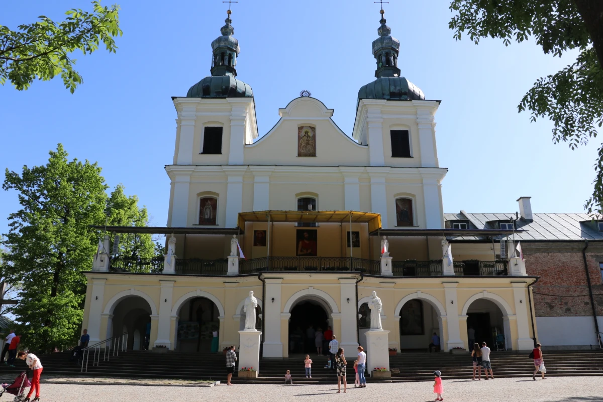 3 maja 1668 roku pierwsi pątnicy wyszli na dróżki kalwaryjskie w podkarpackiej Kalwarii Pacławskiej. Od rana w tym miejscu nazywanym Jerozolimą Wschodu trwają obchody jubileuszu. 