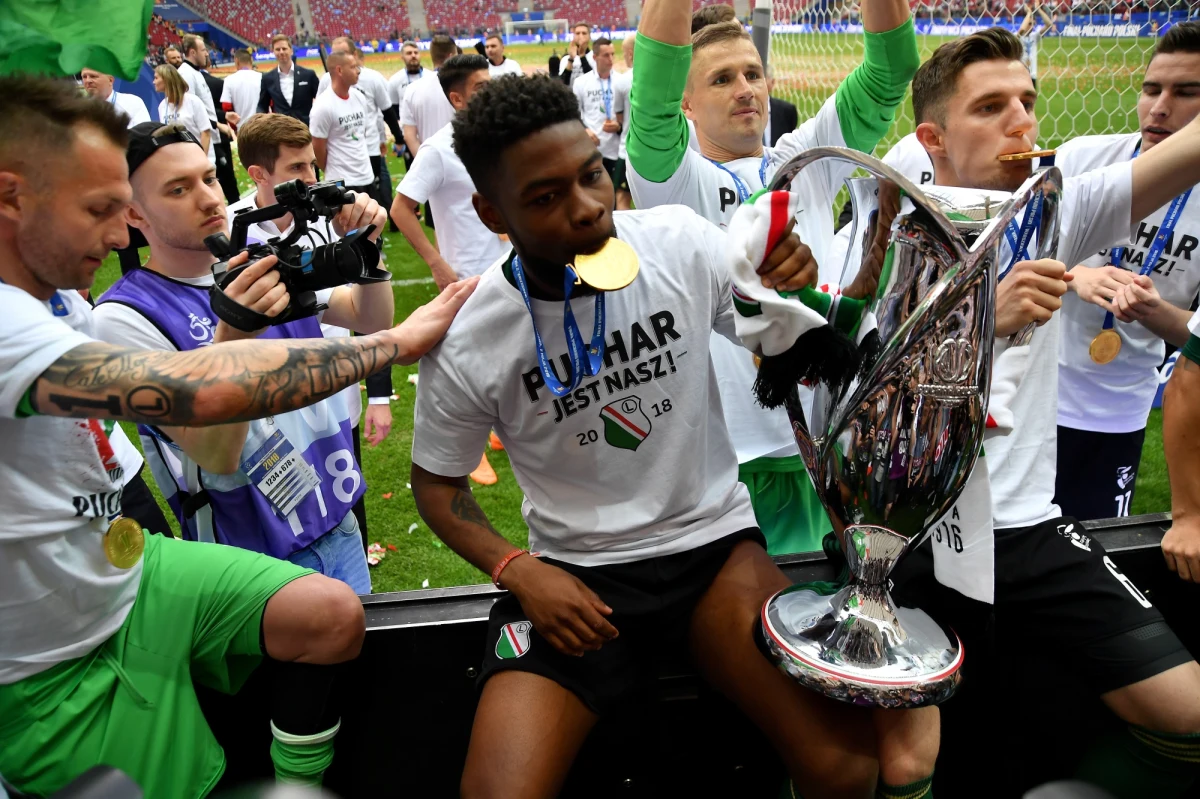 Podbudowana zdobyciem Pucharu Polski i dwoma kolejnymi wygranymi w lidze Legia Warszawa w 34. kolejce piłkarskiej ekstraklasy zagra w Białymstoku z Jagiellonią. To jeden z trzech meczów w fazie finałowej, który może bezpośrednio wpłynąć na losy walki o tytuł.