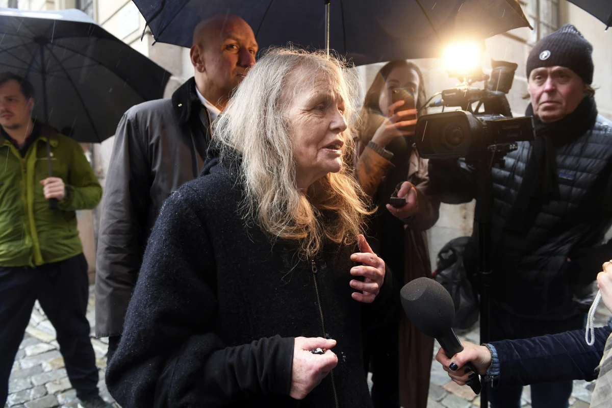 W oficjalnym komunikacie Akademia Szwedzka oświadczyła, że w 2018 roku nie zostanie przyznana Literacka Nagroda Nobla. Decyzja spowodowana jest skandalem seksualnym, który wybuchł w listopadzie 2017 roku. 18 kobiet oskarżyło męża dyrektor Akademii Katariny Frostenson, Jean-Claude'a Arnault'a, o molestowanie seksualne.