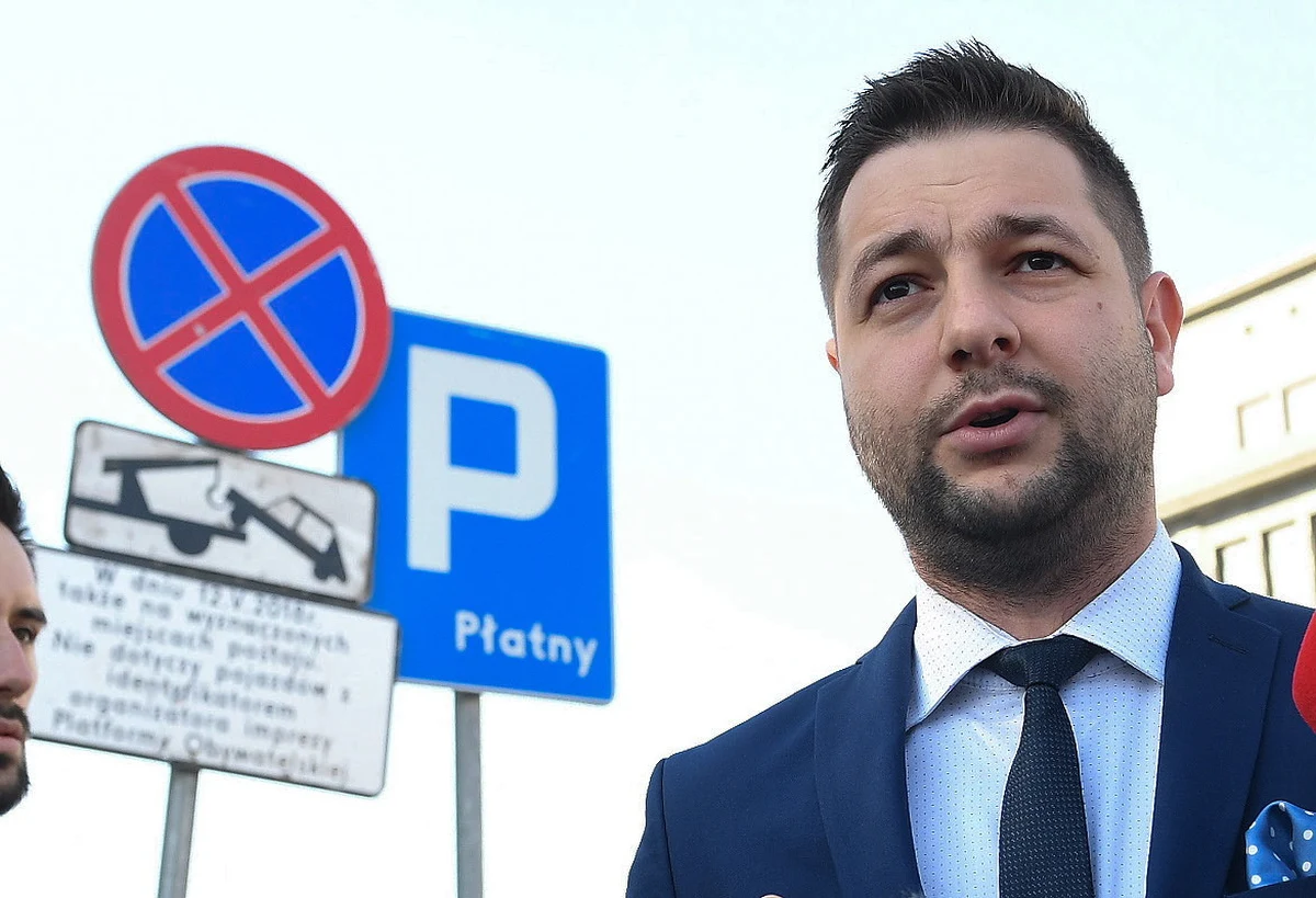 To symbol upartyjniania miasta i dzielenia warszawiaków - tak Patryk Jaki skomentował zakaz parkowania, który w związku z organizowanym przez PO Marszem Wolności będzie obowiązywał 12 maja na parkingu przy rondzie de Gaulle'a. To kwestia bezpieczeństwa dużej imprezy – odpowiada na te zarzuty Platforma Obywatelska.