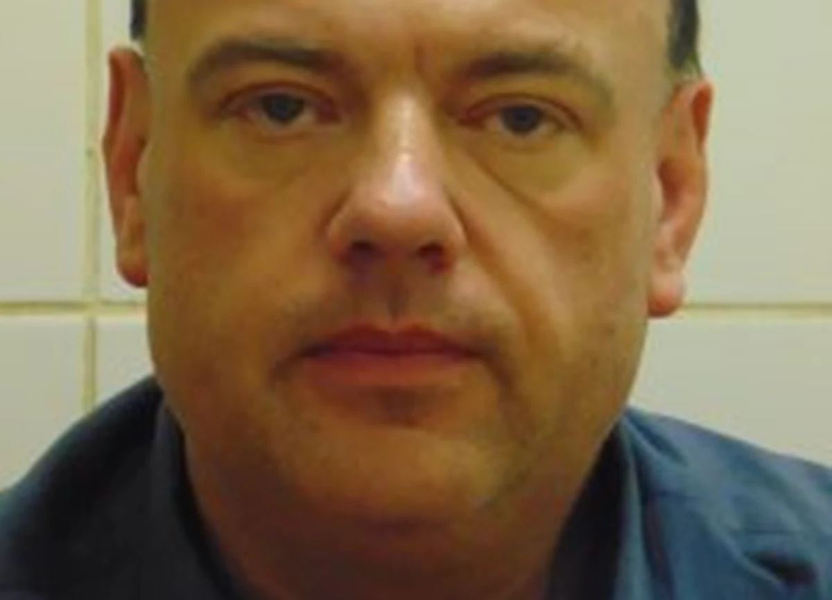 Policjanci z dolnośląskiej Oławy szukają 43-letniego Roberta Bloka. Mężczyzna jechał przez teren zabudowany z prędkością 158 km/godz. i nie zatrzymał się do policyjnej kontroli. Mimo pościgu funkcjonariuszom nie udało się go ująć. 