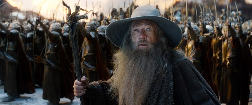 Ekranizacje "Władcy Pierścieni" Tolkiena widzom kojarzą się z plenerami Nowej Zelandii. Jednak drugi sezon serialowej produkcji realizowany będzie już w innym kraju. Skąd taka decyzja?