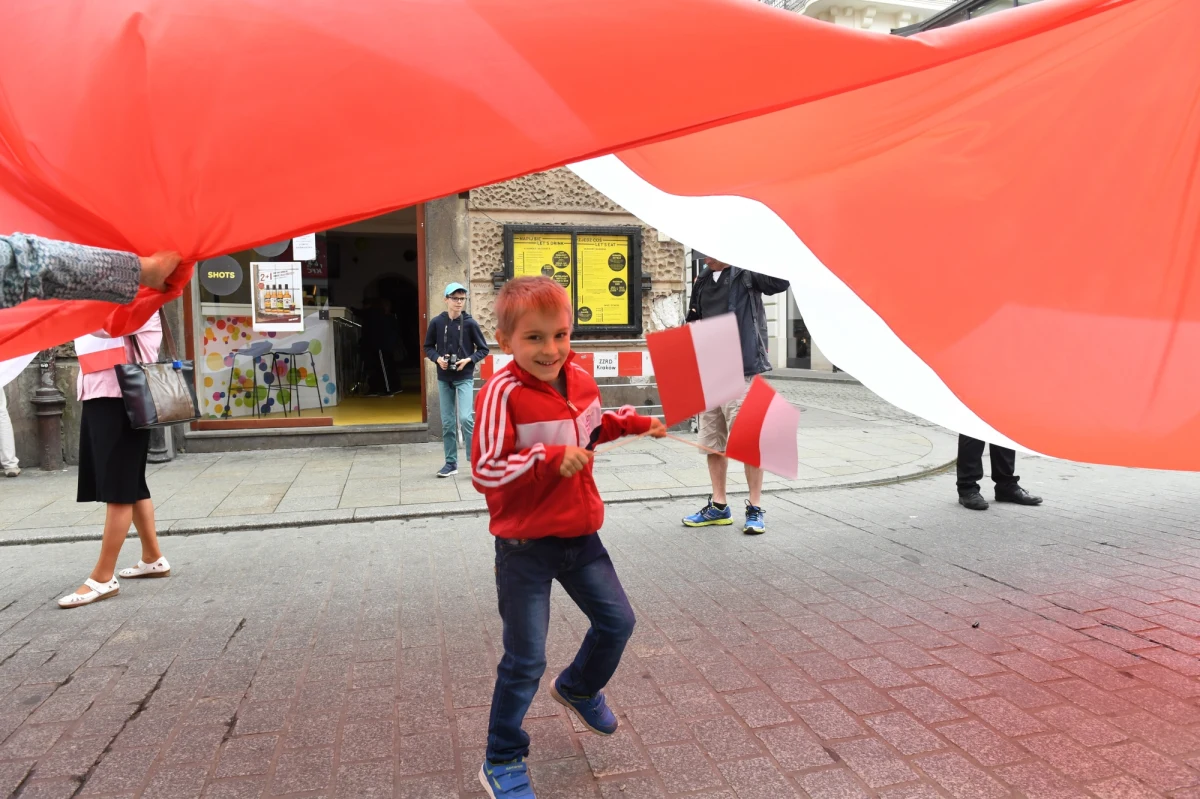 Siedzicie przy grillu od tygodnia i odpuściliście sobie wiadomości? Dobrze, opowiem. Tylko nie mówcie, że nie wierzycie. Albo mówcie, ale to i tak nic nie zmieni.