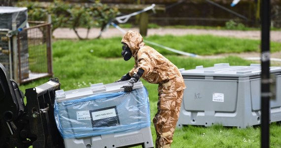 Substancje typu Nowiczok, ale odmienne od środka użytego w ataku na Siergieja Skripala w Wielkiej Brytanii, są syntetyzowane w Czechach w mikroskopijnych ilościach w celu szkolenia wojska w zakresie obrony przeciwchemicznej - poinformował czeski resort obrony.